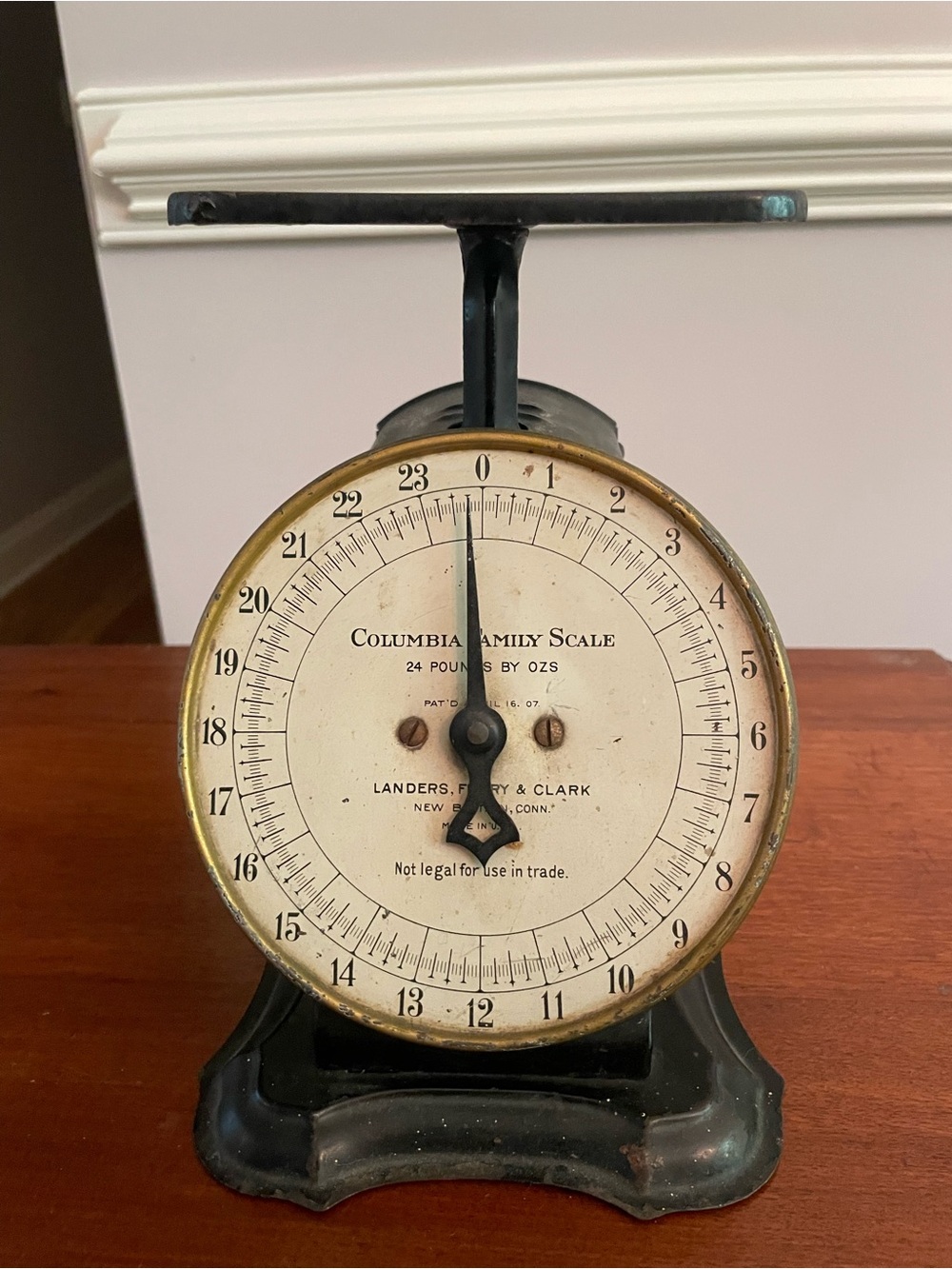 Vintage Columbia Family Scale